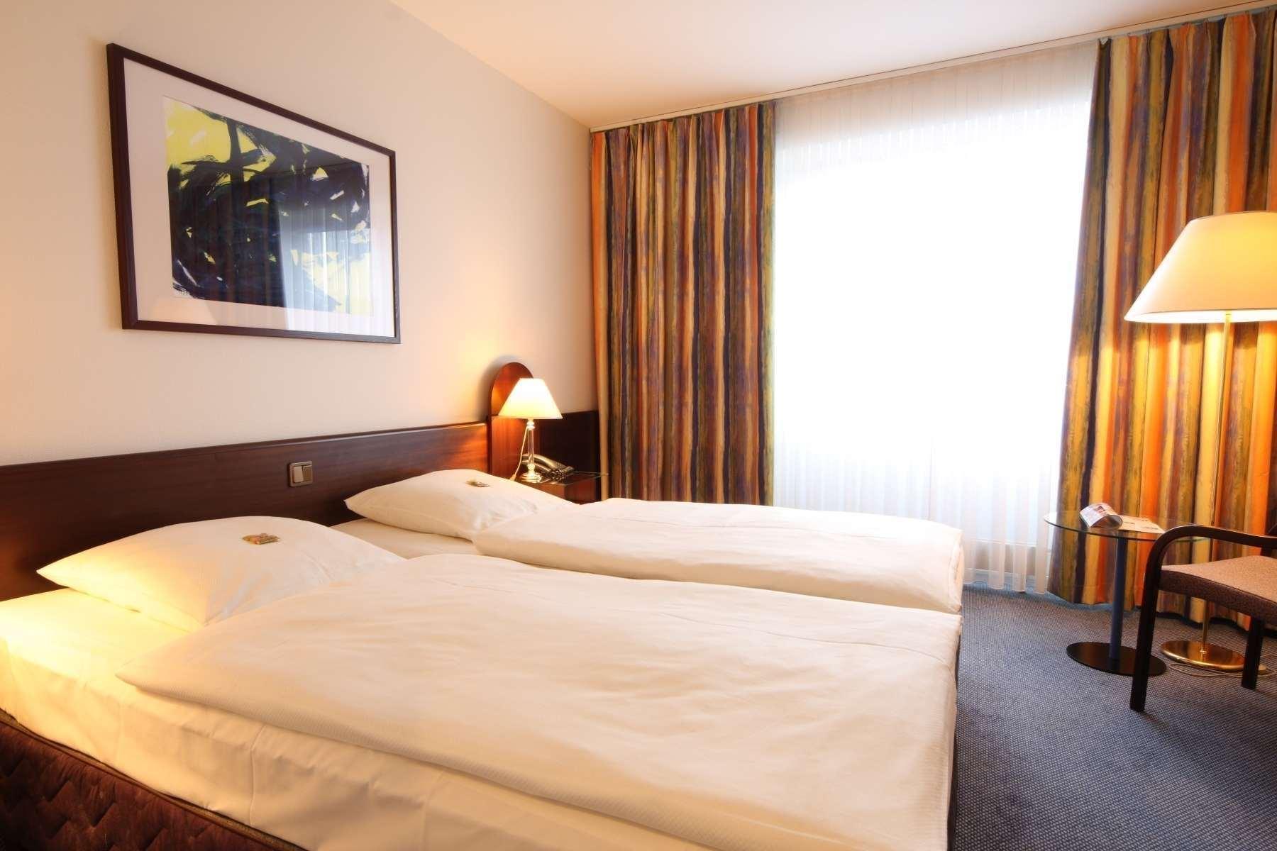 Ramada By Wyndham Flensburg City Exterior foto